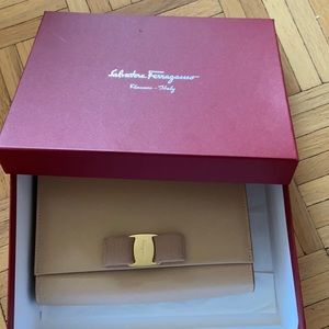 Salvatore Ferragamo Miss Vara Mini Bag comes w box color new bisque